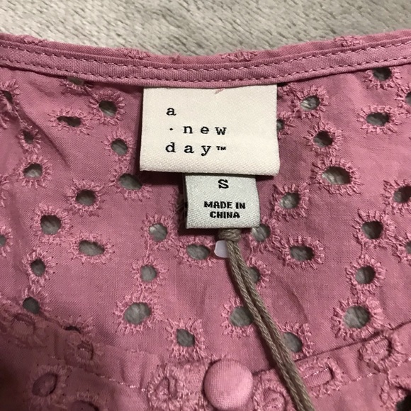 A New Day Mauve Color Dress Blouse NWT
Embellished Neckline & Sleeve
Small 4 - 6 - Picture 12 of 16